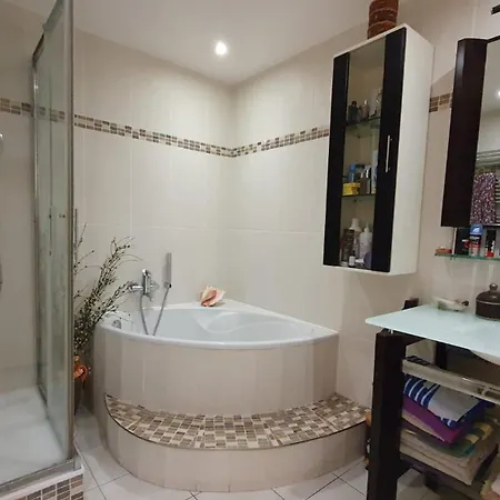 Homestay 2 Chez L'habitant A Bercy - 2 In A Private In Bercy *
